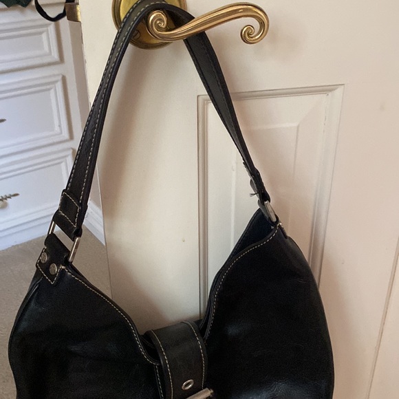 Gorgeous Leather Michael Kors Shoulder Bag - Picture 2 of 11